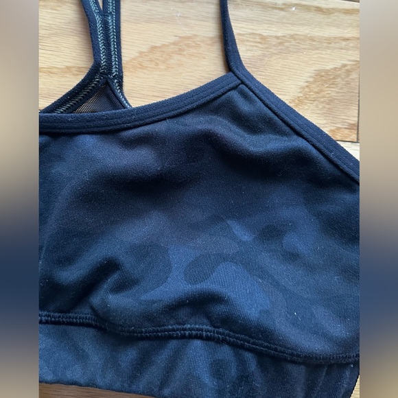 Lululemon Sports Bra Flow Y Back Mesh size 6 - Picture 3 of 7
